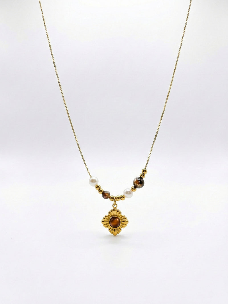 Nemomatheo Golden Sun Kette Produktansicht – 18K vergoldete Naturstein-Halskette mit Tigerauge und Perlen