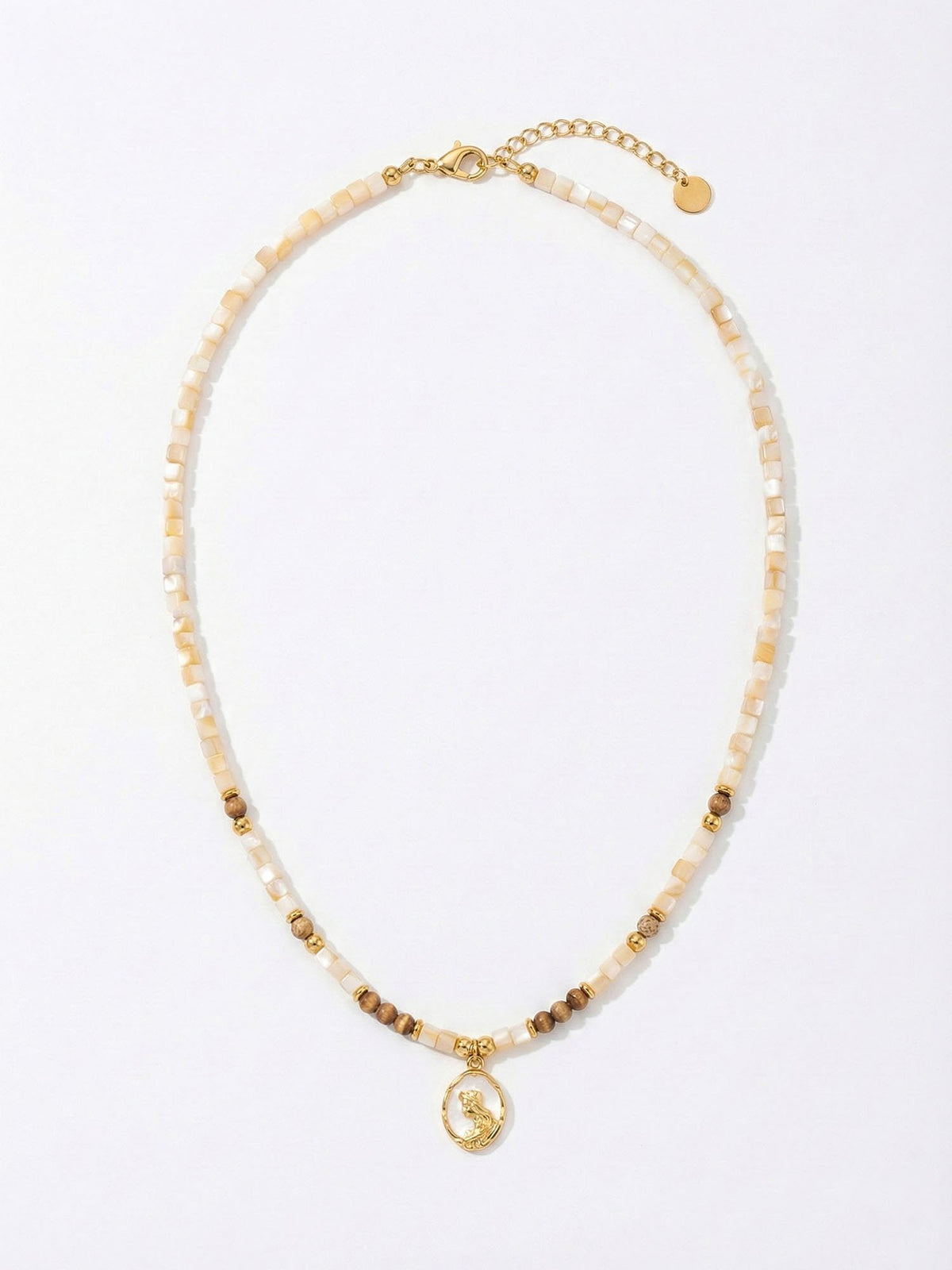 Ocean Muse Perlmutt-Kette mit Meerjungfrauen-Anhänger von Nemomatheo – Handgefertigte Naturstein-Halskette mit 18K vergoldetem Anhänger