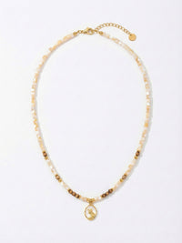 Ocean Muse Perlmutt-Kette mit Meerjungfrauen-Anhänger von Nemomatheo – Handgefertigte Naturstein-Halskette mit 18K vergoldetem Anhänger