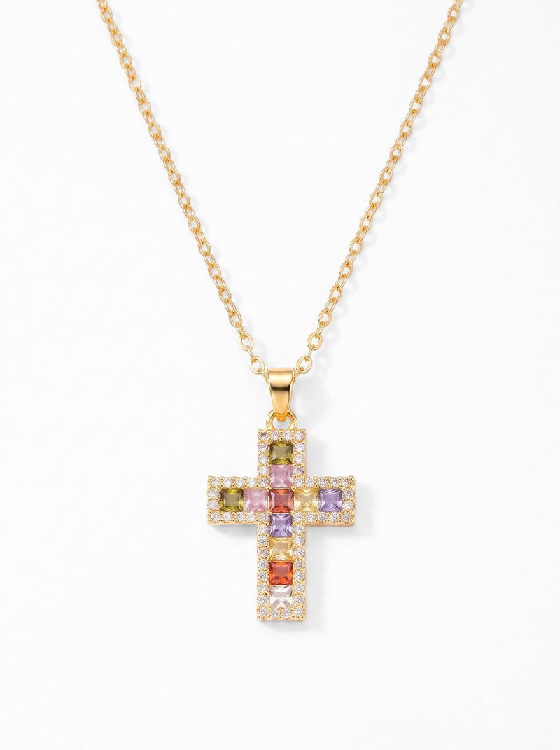 Kette Prisma Crux – Regenbogenkreuz der Gnade – Produktbild auf weißem Hintergrund