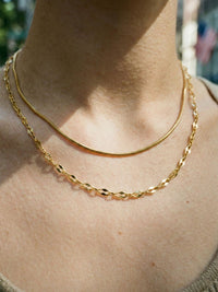 Kette Schlangenkette Kette Gold am Handgelenk getragen – 18K vergoldet