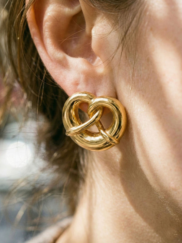 Knoten Gold Ohrringe 02 – auf weissem Hintergrund