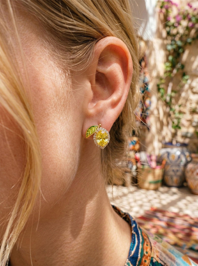 Limonella – Asymmetrische Zitronen Ohrringe mit Citrin – Lifestyle 5