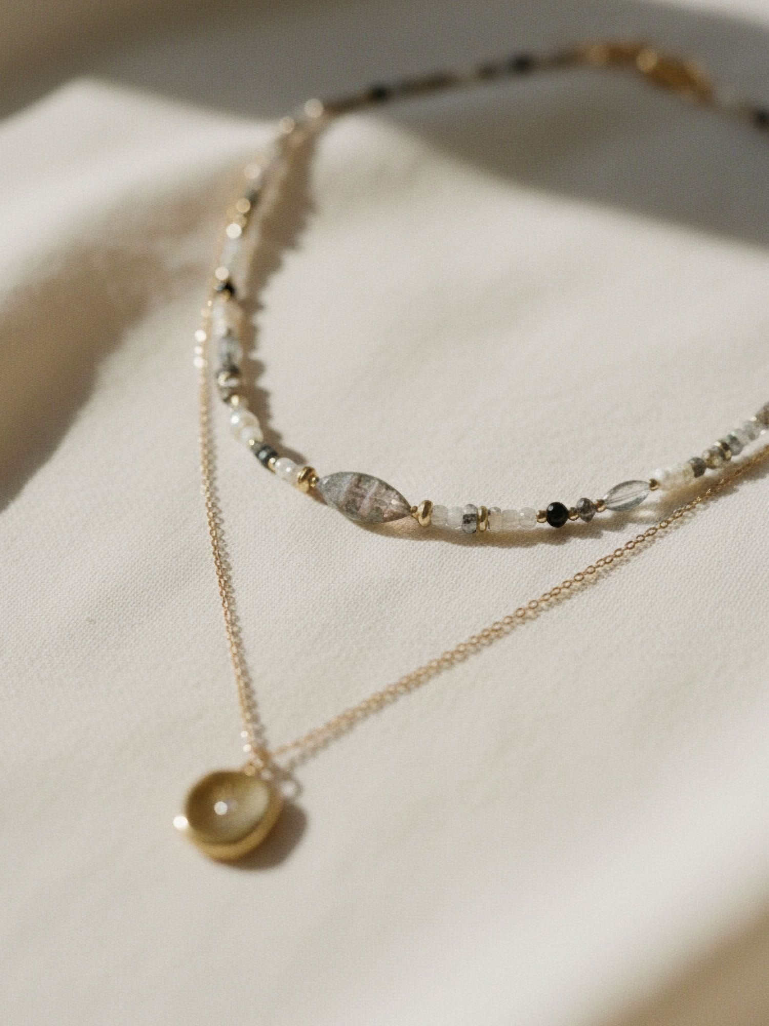 Mystic Leaf Vintage Charm – handgefertigtes Layering-Set mit nostalgischem Flair und Naturstein-Details