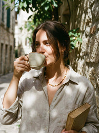 Kette Naturstein Bunt – von Model getragen, Boho Halskette Styling im Alltag