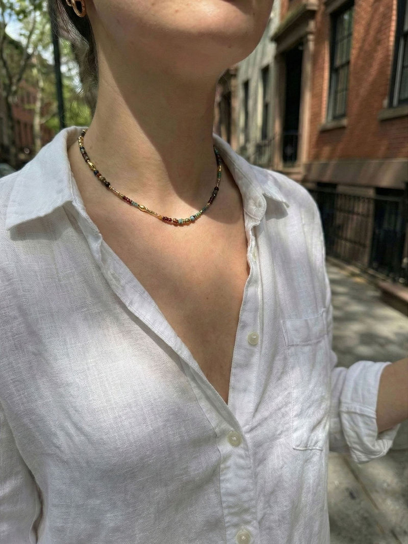 Kette Naturstein Klassisch – von Model getragen, Boho Halskette Styling im Alltag