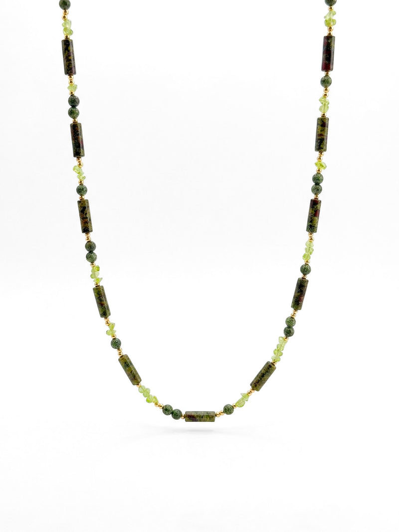 Kette Naturstein Pur – Produktbild auf weissem Hintergrund, Naturstein Halskette, Boho Schmuck