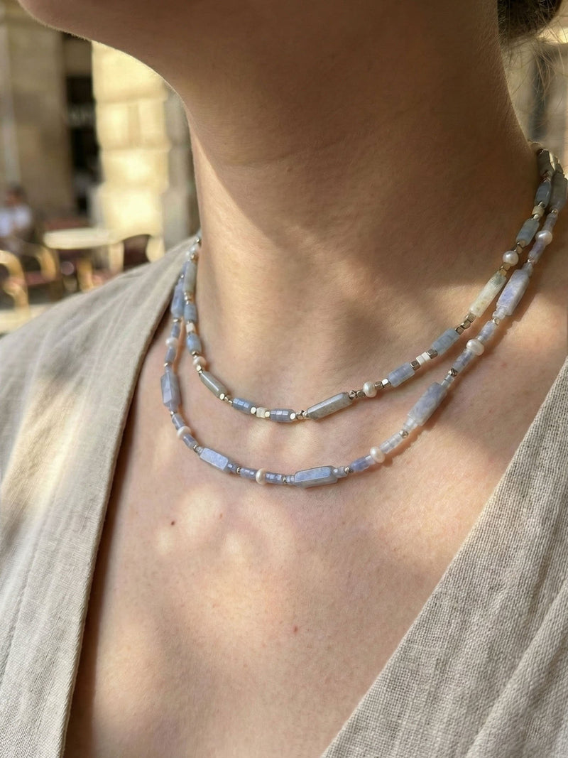 Kette Naturstein Schlicht – von Model getragen, Boho Halskette Styling im Alltag