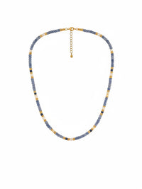 Ocean Night Halskette Vollansicht – Statement-Kette mit blauen Edelsteinen und vergoldetem Karabinerverschluss