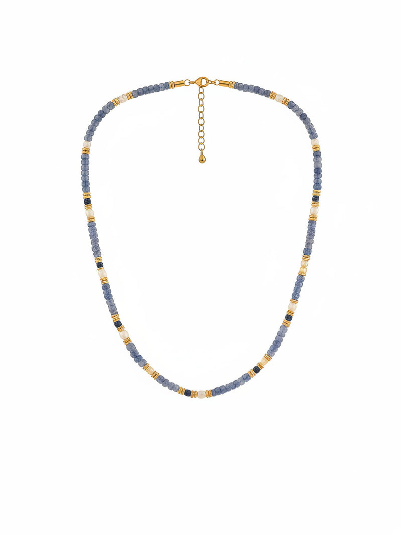 Ocean Night Halskette Vollansicht – Statement-Kette mit blauen Edelsteinen und vergoldetem Karabinerverschluss