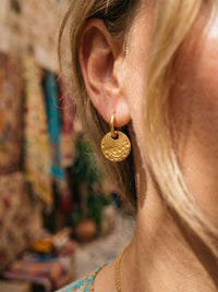Ohrringe Luna & Sol Coin – Lifestyle-Foto