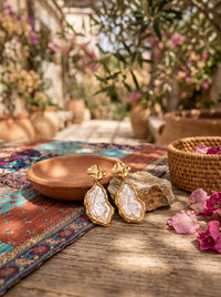 Ohrringe Moonglow Baroque – Lifestyle-Foto