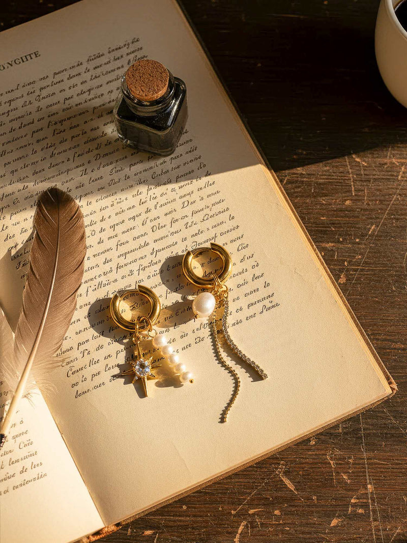 Perla Stella Ohrringe im Vintage-Stil auf antikem Buch mit Feder und Tintenfass - romantischer Perlen-Schmuck