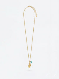Goldene Kette mit Hand-Anhänger und Türkis-Perle einzeln präsentiert - 18K vergoldete Boho Halskette mit Verlängerungskette und Markenplättchen