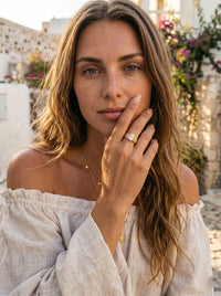 Ring Angelo – Feder & Kristall – Nahaufnahme
