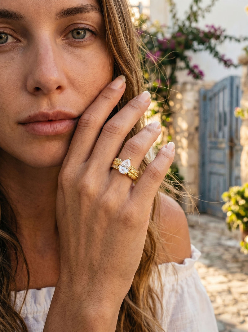 Ring Angelo – Feder & Kristall – Nahaufnahme