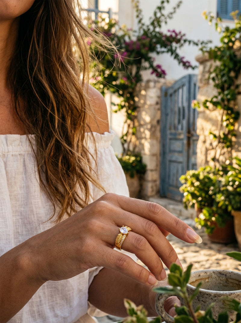 Ring Angelo – Feder & Kristall – Lifestyle-Foto