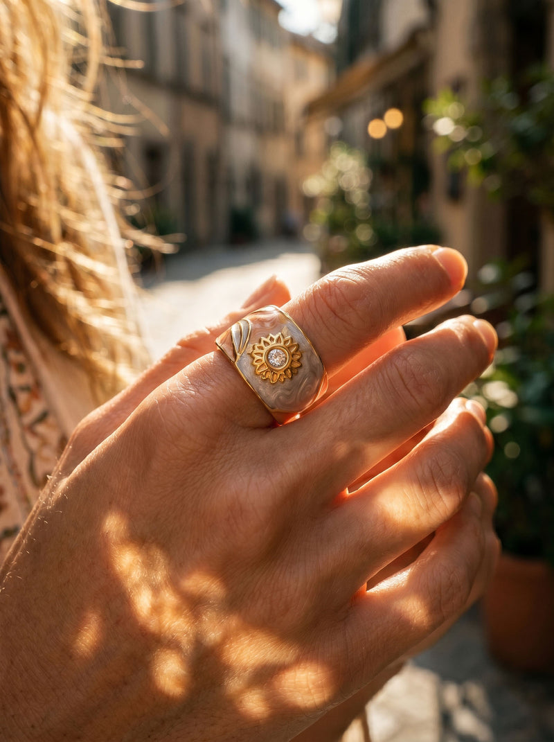 Ring Émaille Floral – Blüten-Émaille Coral – Lifestyle-Foto