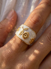 Ring Émaille Floral – Blüten-Émaille Crème – Nahaufnahme