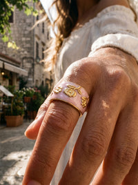Ring Émaille Floral – Blüten-Émaille Rosé – Nahaufnahme