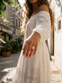 Ring Émaille Floral – Blüten-Émaille Rosé – Lifestyle-Foto