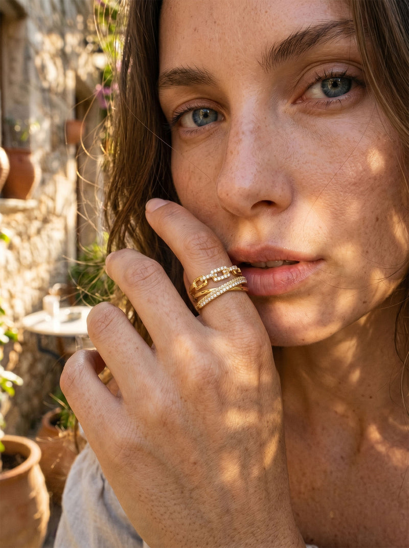 Ring Link Architect – Urbane Doppelkette Gold – Detailansicht