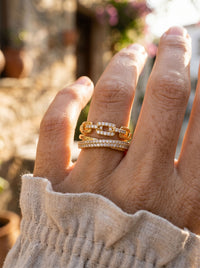Ring Link Architect – Urbane Doppelkette Gold – Nahaufnahme