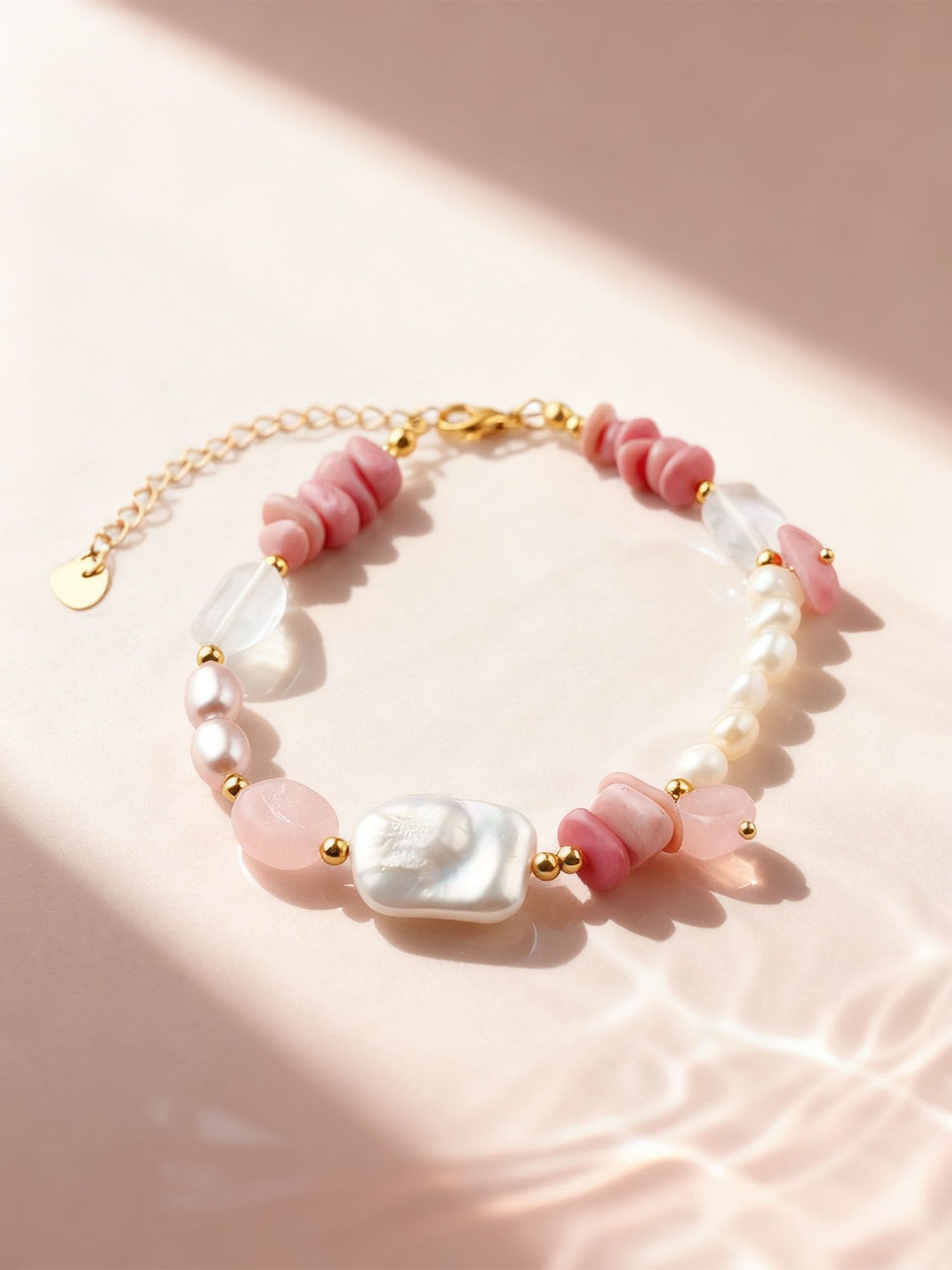 Rosengarten Edelsteine Detail – Rhodonit und Perle Kombination Detailansicht handgefertigt