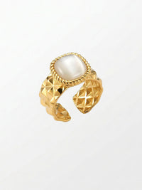 Royal Cushion Statement-Ring Gold Produktbild auf weissem Hintergrund