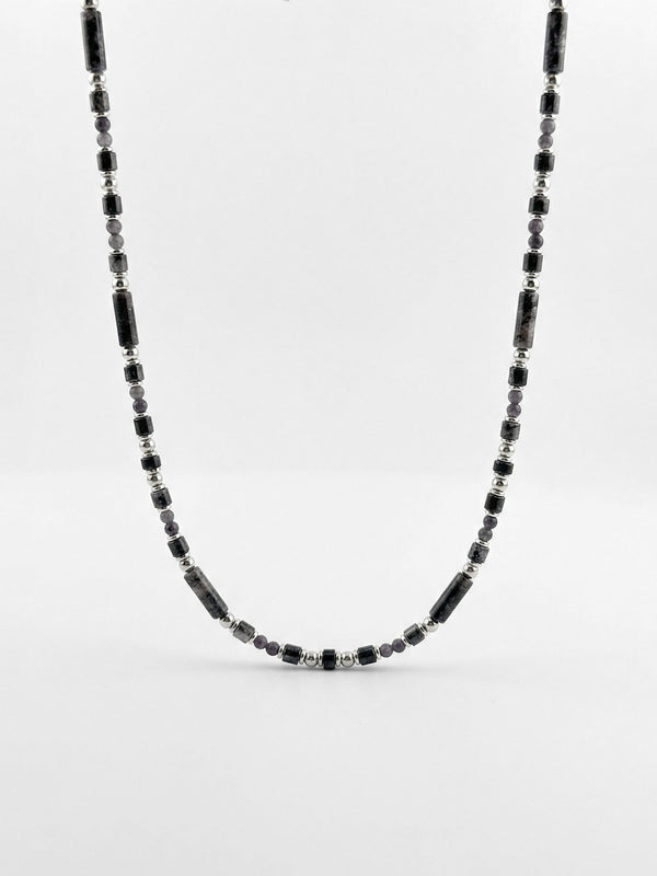 Kette Schwarz Glanz – Produktbild auf weissem Hintergrund, Naturstein Halskette, Boho Schmuck
