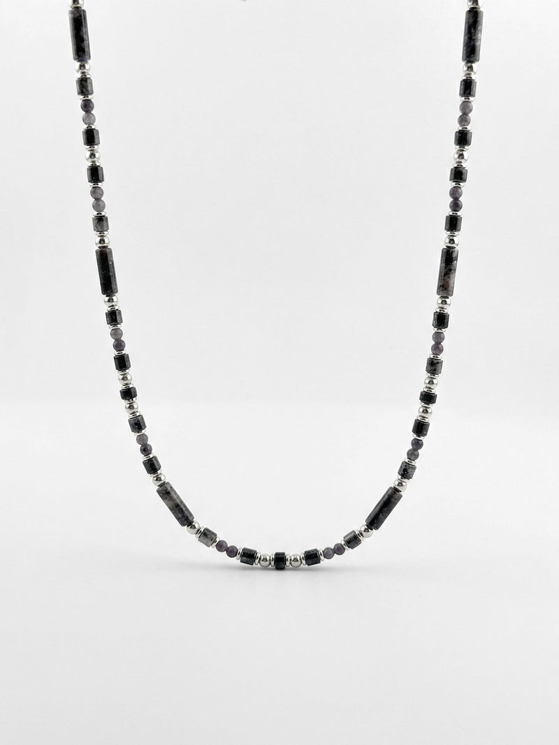 Kette Schwarz Glanz – Produktbild auf weissem Hintergrund, Naturstein Halskette, Boho Schmuck