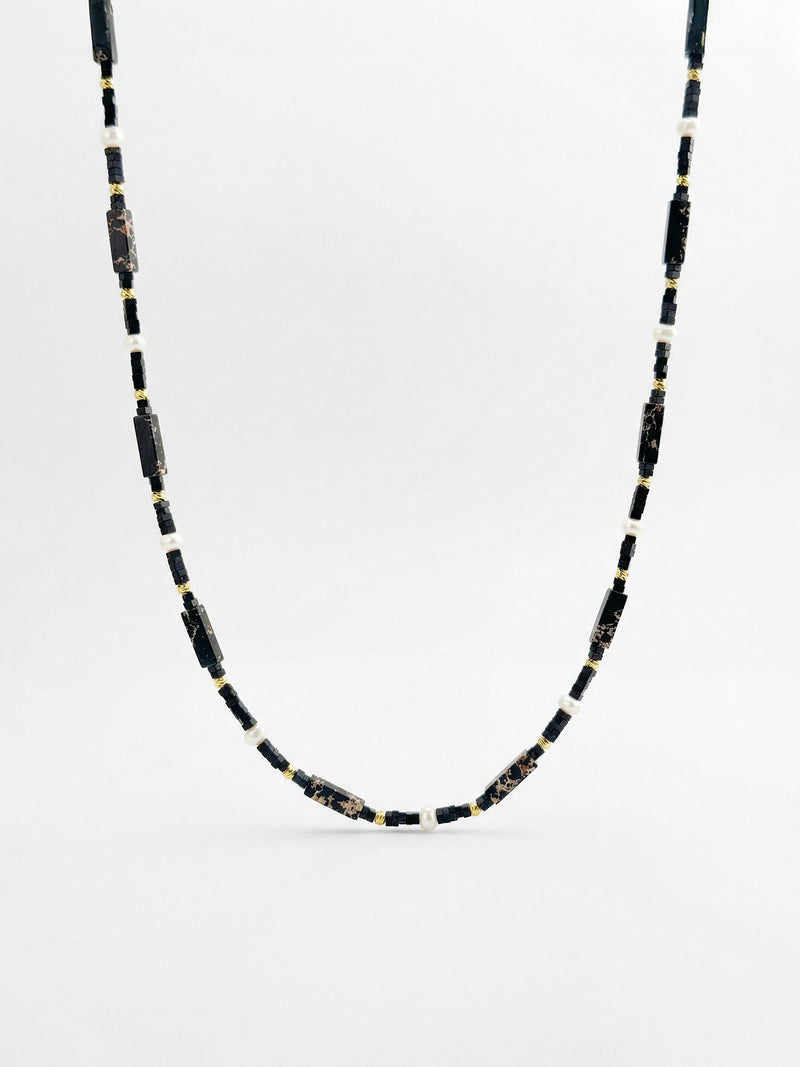 Kette Schwarzer Kaiserjaspis – Produktbild auf weissem Hintergrund, Naturstein Halskette, Boho Schmuck