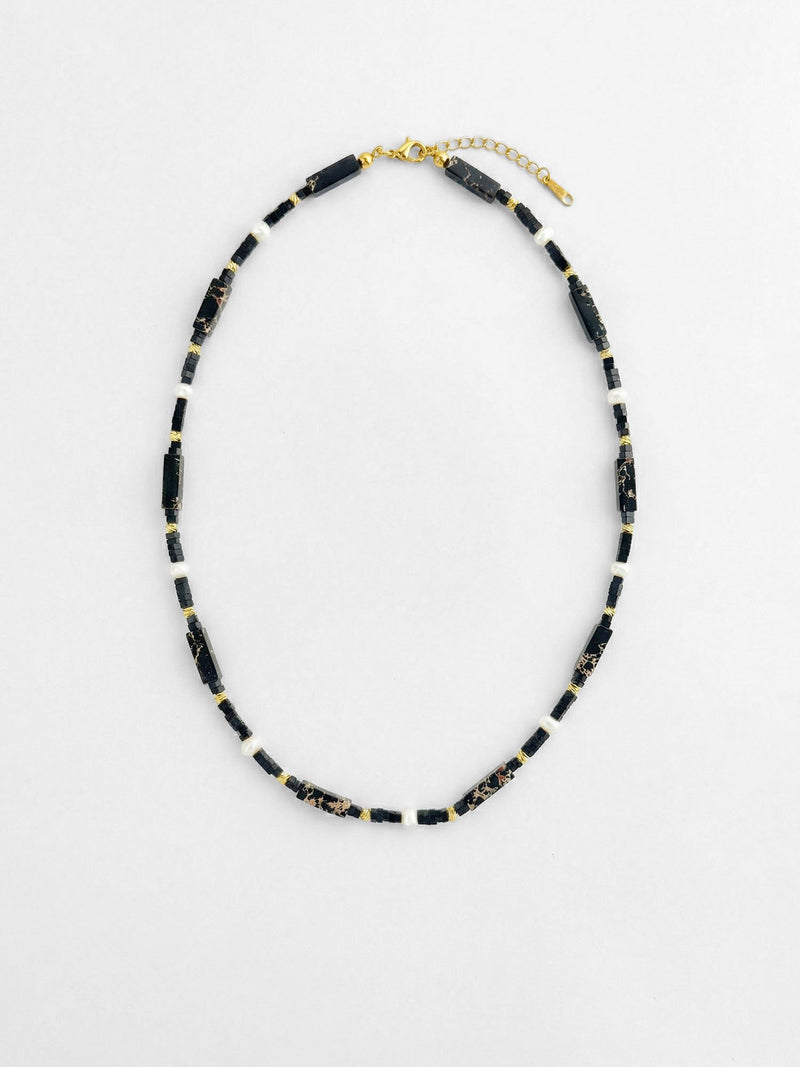 Kette Schwarzer Kaiserjaspis – Produktbild auf weissem Hintergrund, Naturstein Halskette, Boho Schmuck