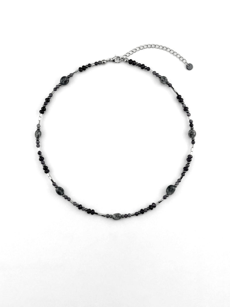 Kette Schwarzer Rutilquarz Fein – Produktbild auf weissem Hintergrund, Naturstein Halskette, Boho Schmuck