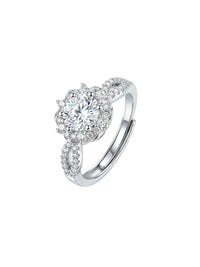 Silbernes Ring-Set Amour Einzelring-Detail Twist-Bandring auf weissem Hintergrund