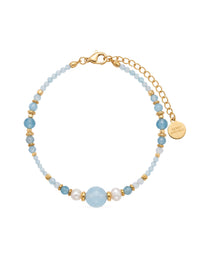 SL63B: Armband Cinque Elementi Wasser mit blauen Perlen und goldfarbenen Details auf weißem Hintergrund.