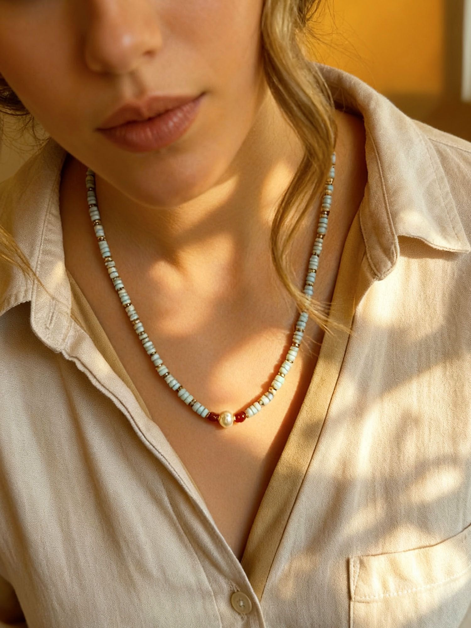 Sommerglanz Kette alternative Perspektive – Perlenkette mit Naturstein-Anhänger aus anderem Blickwinkel