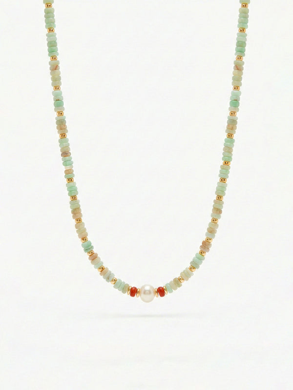 Sommerglanz Perlenkette Produktfoto – Süßwasserperlenkette mit Shoushan-Stein-Anhänger auf weißem Hintergrund