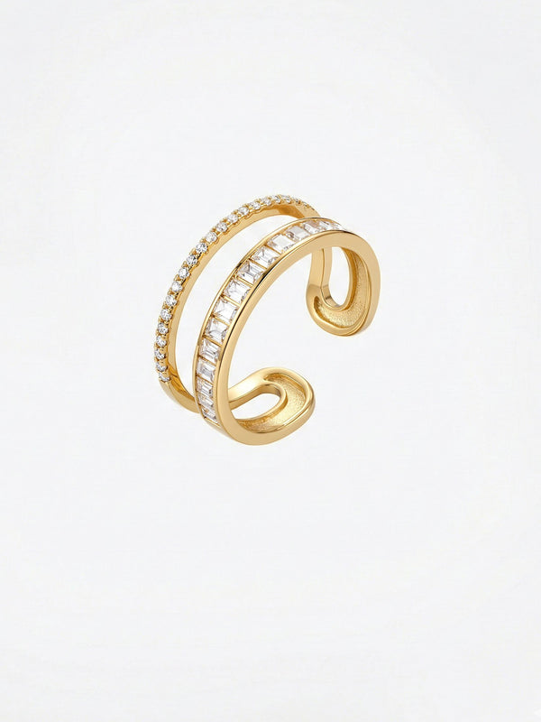 Sparkle Duo Doppelring 18K vergoldet mit Baguette und runden Zirkonia auf weissem Hintergrund Nemomatheo