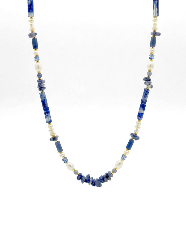 Kette Splitter Perlen – Produktbild auf weissem Hintergrund, Naturstein Halskette, Boho Schmuck