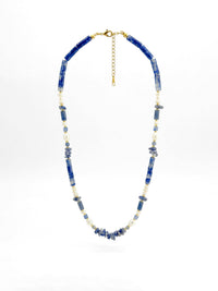 Kette Splitter Perlen – Produktbild auf weissem Hintergrund, Naturstein Halskette, Boho Schmuck