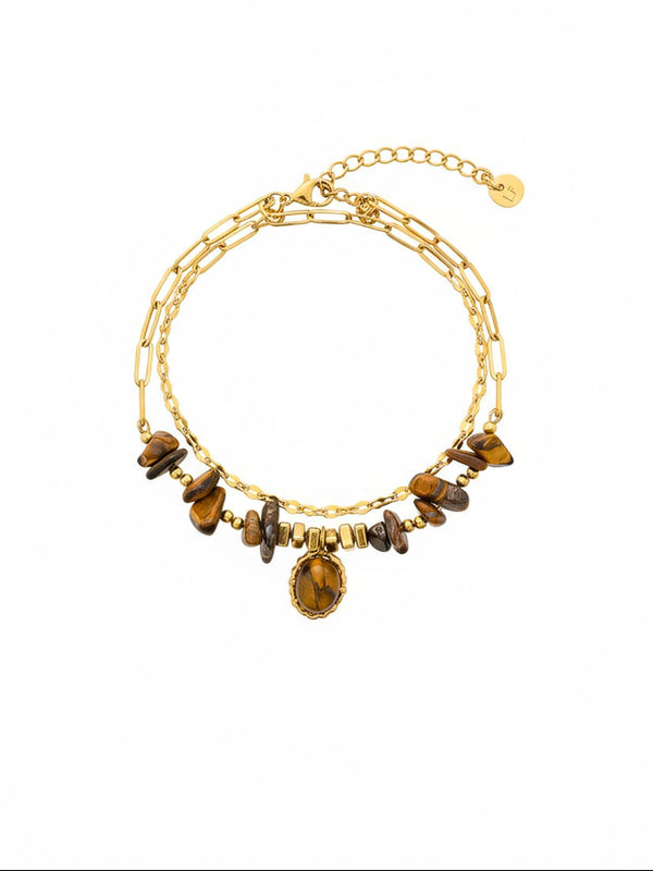 Stein und Glanz Armband Produktbild – Zweireihiges Tigerauge-Armband mit Naturstein-Anhaenger weisser Hintergrund 18K vergoldet