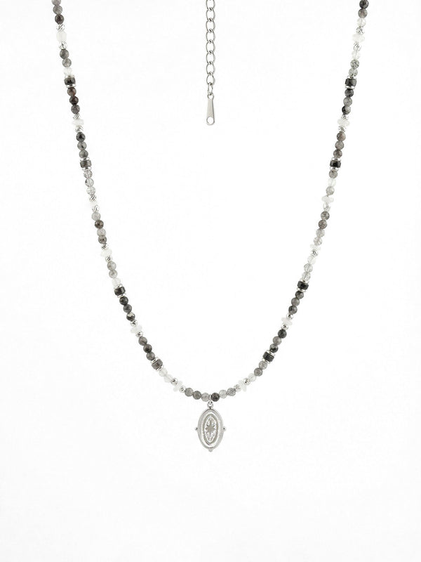 Kette Stern Oval Anhaenger – Produktbild auf weissem Hintergrund, Naturstein Halskette, Boho Schmuck