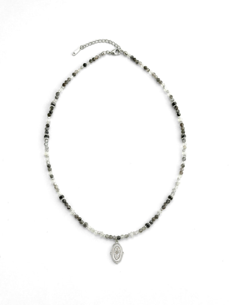 Kette Stern Oval Anhaenger – Produktbild auf weissem Hintergrund, Naturstein Halskette, Boho Schmuck