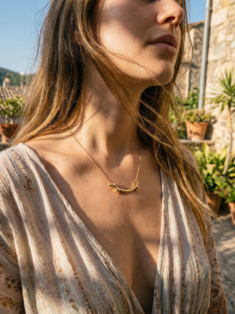 Kette Tender Heart – Herz Kette mit Perlen und offenem Herz-Anhänger, 18K vergoldet – Lifestyle-Aufnahme