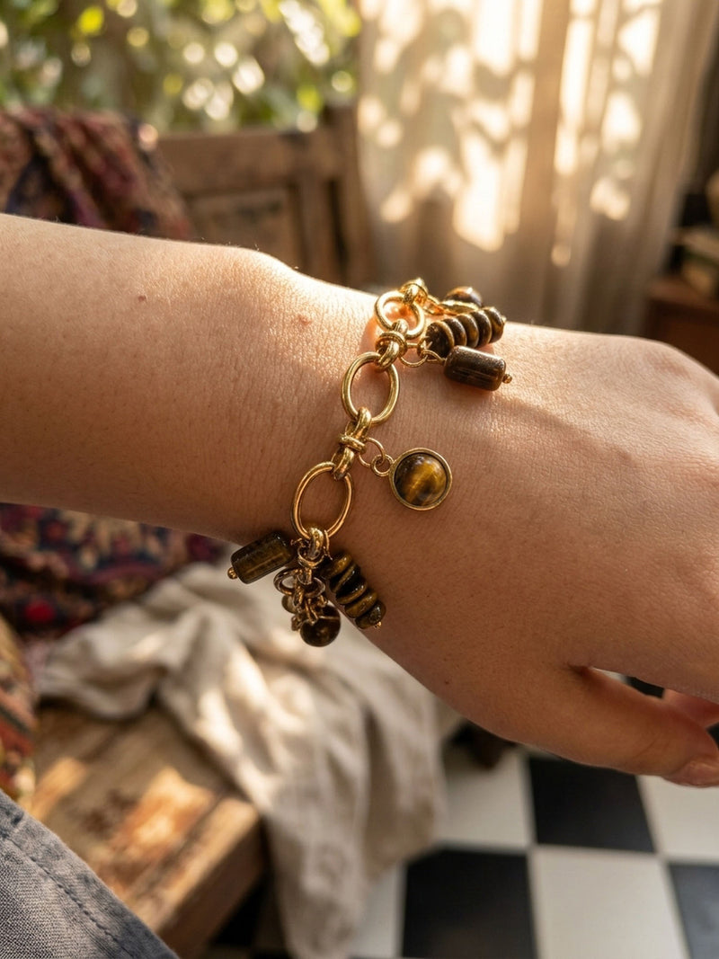 Armband Terra Forte – Tigerauge Charm Armband – Lifestyle 6