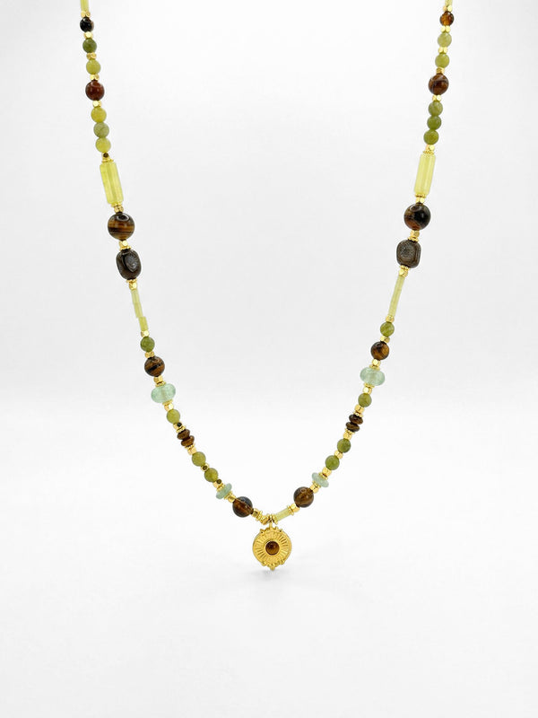 Kette Tigerauge Tropfen Anhaenger – Produktbild auf weissem Hintergrund, Naturstein Halskette, Boho Schmuck