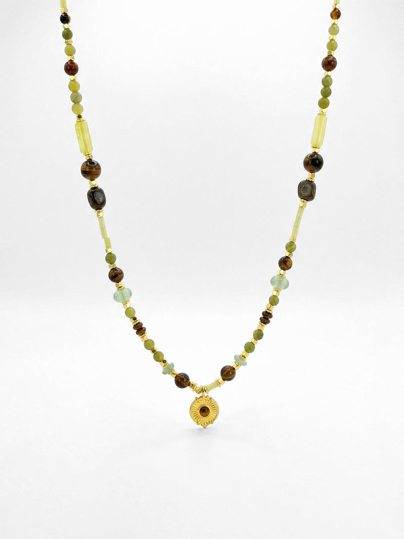 Kette Tigerauge Tropfen Anhaenger – Produktbild auf weissem Hintergrund, Naturstein Halskette, Boho Schmuck