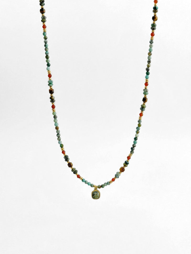 Kette Tuerkis Titan Anhaenger – Produktbild auf weissem Hintergrund, Naturstein Halskette, Boho Schmuck