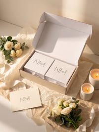 Überraschungsbox – 2 Schmuckstücke – geöffnete Box mit zwei NemoMatheo Schmuckschachteln und Grußkarte